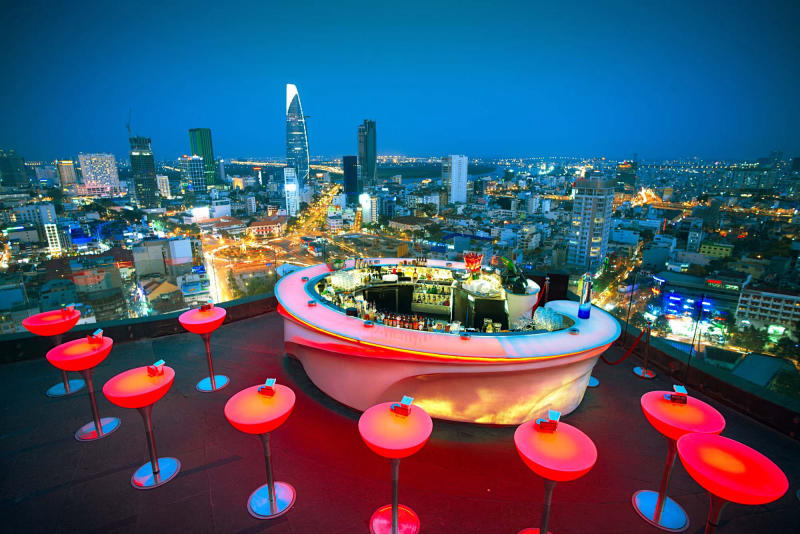 Rooftop / Bar Chill – View Đẹp, Dễ Gây Ấn Tượng